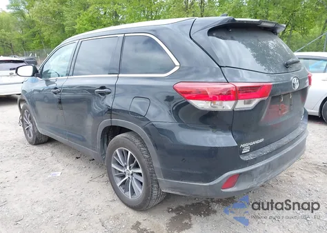 2019 Toyota Highlander Xle z USA, uszkodzony, nr VIN 5TDKZRFH1KS341598